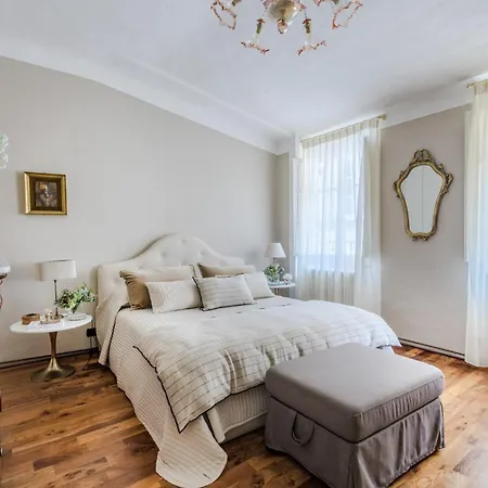 Apartment Fatinelli 10, A Charming Abode With Terrace *