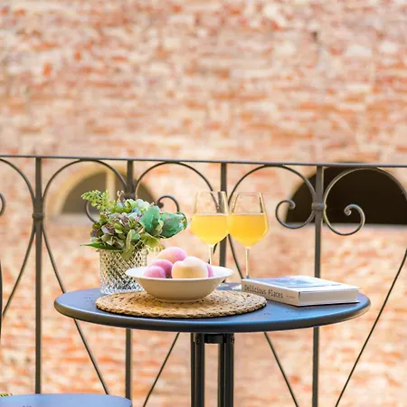 Fatinelli 10, A Charming Abode With Terrace