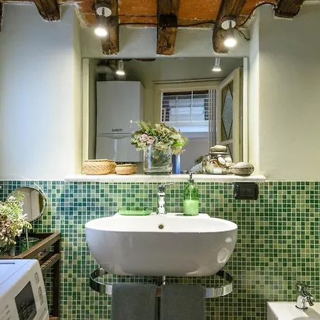 Apartmán Fatinelli 10, A Charming Abode With Terrace Lucca